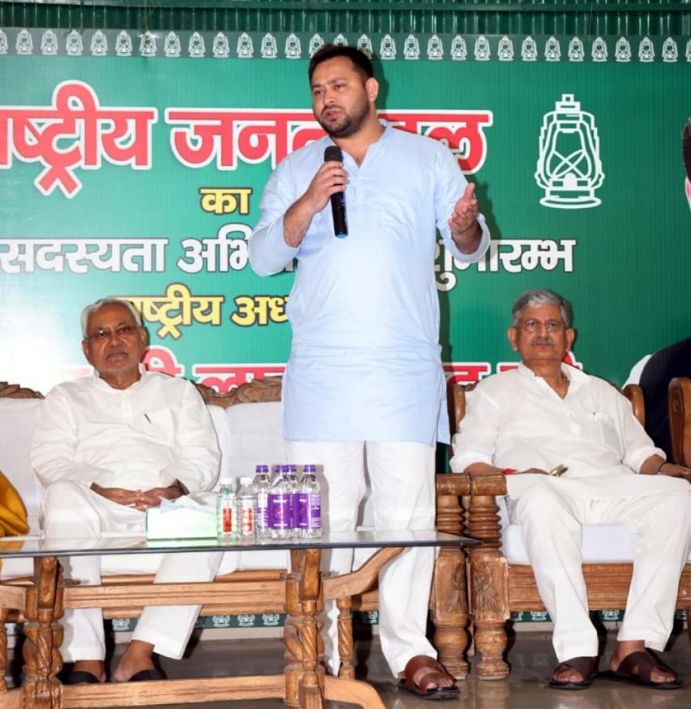 The Weekend Leader - Nitish Kumar took bold decision to separate from NDA: Tejashwi